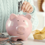 Nên tiết kiệm bao nhiêu tiền mỗi tháng để đạt tự do tài chính?